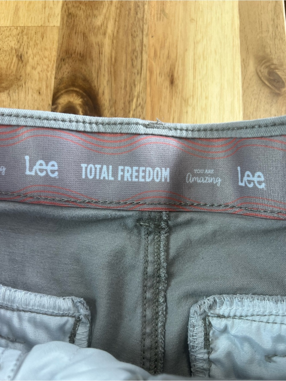 Lee Total Freedom Gray Bermuda Shorts Women’s Size 4 Mid Rise Stretch - Picture 4 of 6